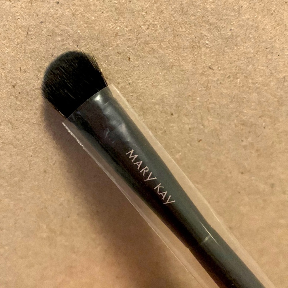 2 Mary Kay all-over eye shadow brushes